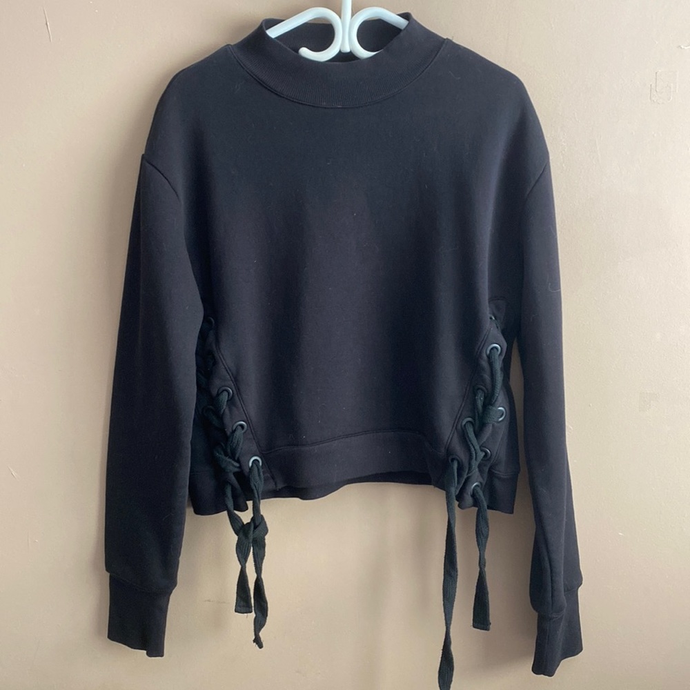 H&M black sweatshirt